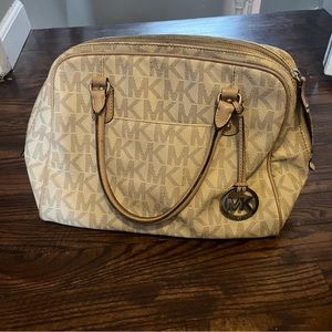 Michael kors medium size light purse